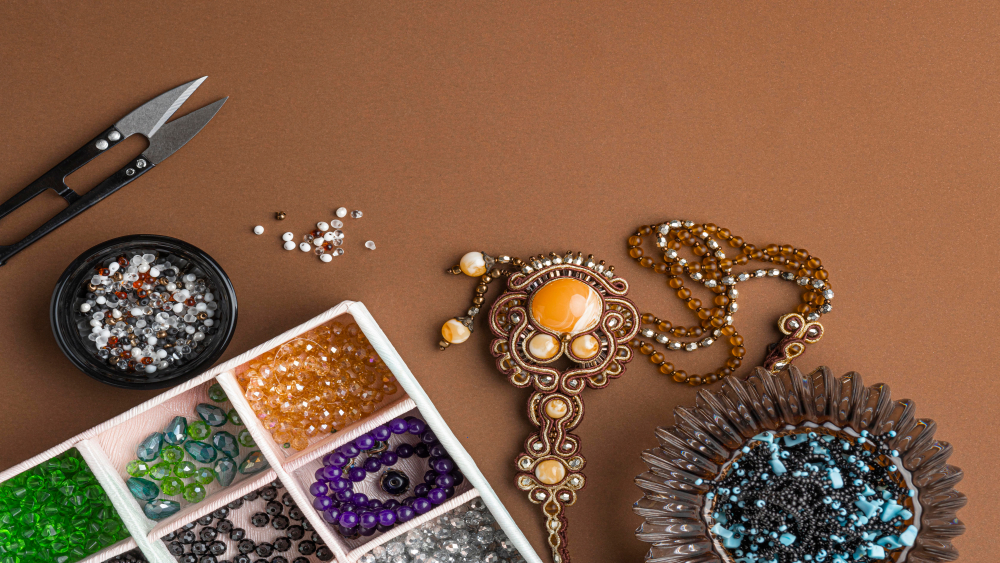 flat-lay-essentials-bead-working (1)